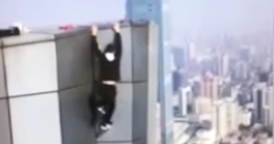 26 летний парень хотел хвастануться красивой фоткой в Instagram   и упал с 62 го этажа!