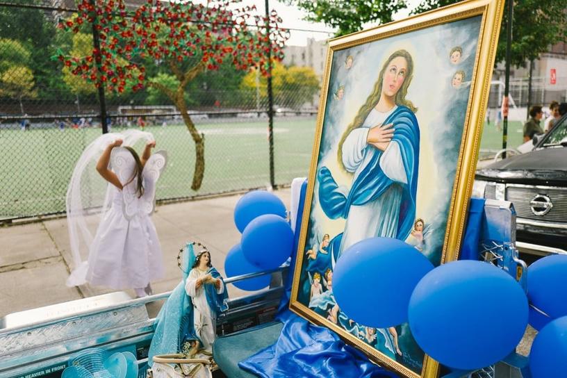 Фотограф на протяжении 10 лет гулял по улицам города с целью поймать необычные кадры. И собрал целую коллекцию удивительных совпадений, которая принесла ему несколько престижных наград