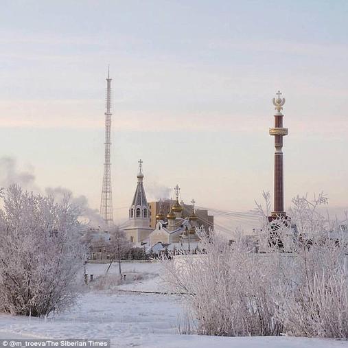 В Якутии -62 и трескаются градусники! Но это не мешает детям ходить в школу