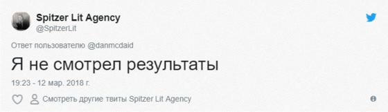 Художник запустил необычный флешмоб, предложив пользователям сети сделать их последнее СМС надписью на воображаемом надгробии. Люди с радостью подхватили эту идею