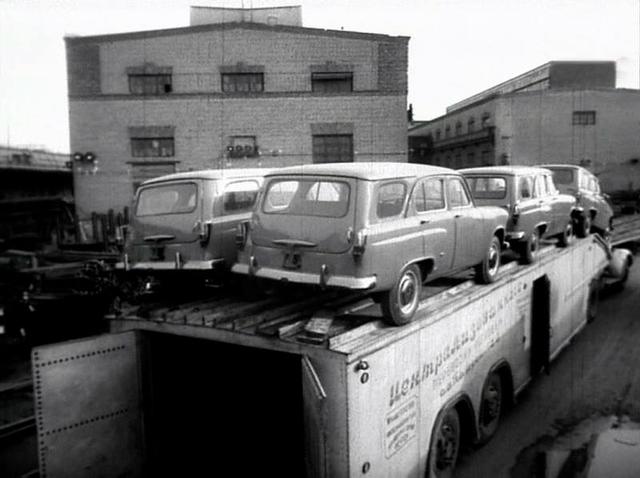 Как развозили мечту: История советских автовозов в фотографиях того времени Фоторепортаж из ушедшей эпохи.