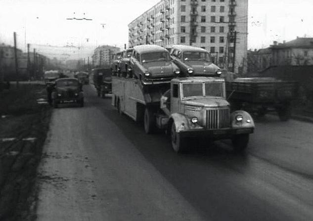 Как развозили мечту: История советских автовозов в фотографиях того времени Фоторепортаж из ушедшей эпохи.