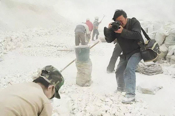 В Китае исчез известный фотограф. Вот 23 фото, которые точно не хочет видеть власть От такого зрелища волосы дыбом!