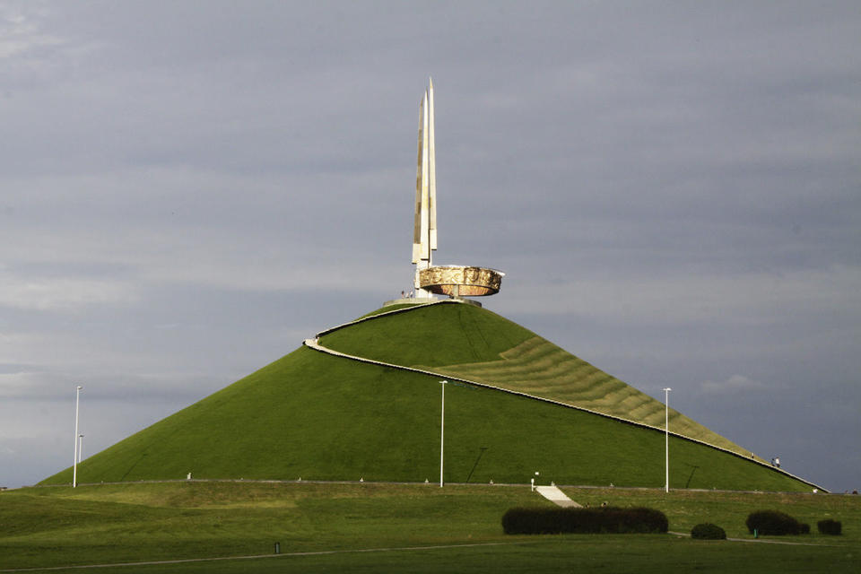 Курган сколько лет. Курган славы в Белоруссии. Мемориальный комплекс Курган славы. Минский Курган славы. Мемориальный комплекс Курган славы под Минском.