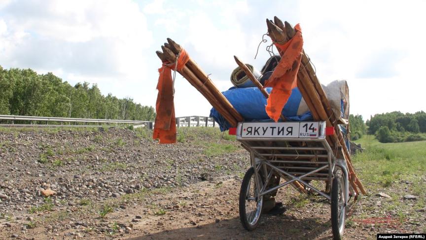 Шаман из Якутии идёт пешком в Москву, чтобы ″изгнать Путина″