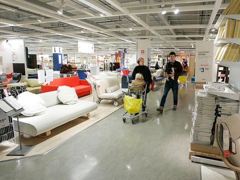 Вот как выглядел первый магазин Ikea, когда он открылся в Швеции более 60 лет назад