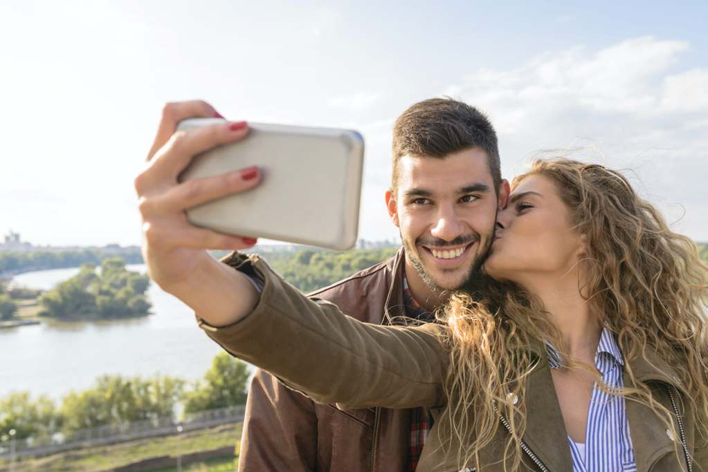 Хотите узнать, счастливы ли супруги? Посмотрите на их фотографии в социальных сетях