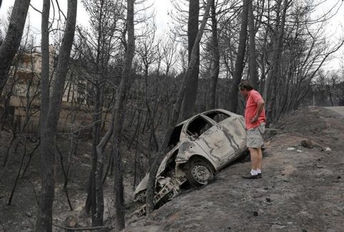 Пожары бушуют в Греции: фотографии, которые показывают весь масштаб бедствия