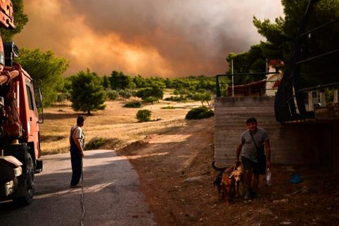 Пожары бушуют в Греции: фотографии, которые показывают весь масштаб бедствия